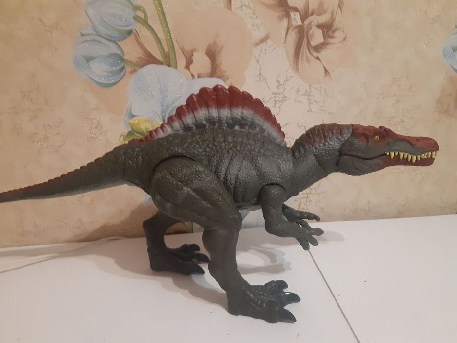 Спинозавр  динозавр Jurassic World