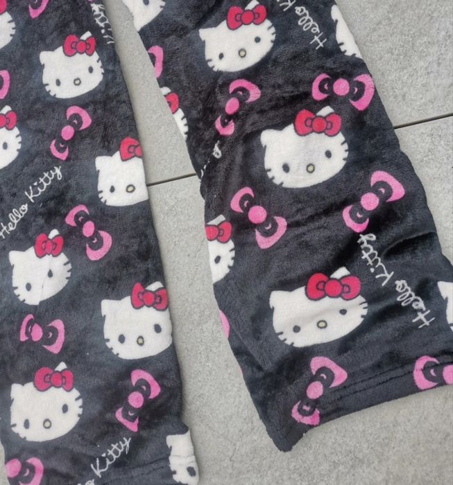Spodnie Hello kitty czarne puszyste