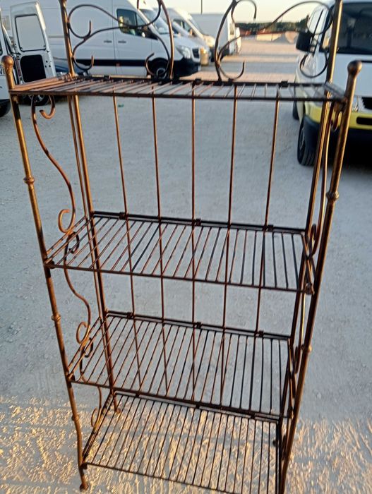 Estante de ferro forjado