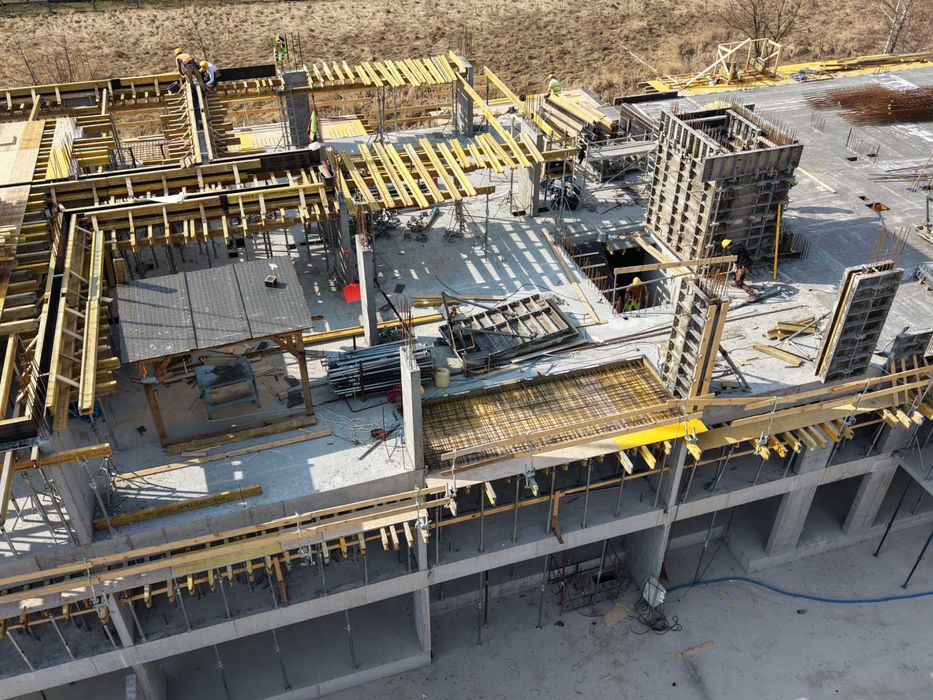 Wynajem sprzedaż szalunków rusztowań podnośników kontenerów ogrodzeń