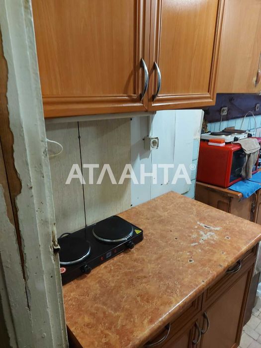 Простора кімната в цегляному будинку по вул. Жоліо Кюрі (Давида Ойстраха )