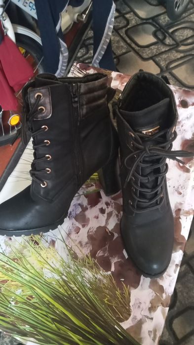 Жіночі шкіряні чобітки продам