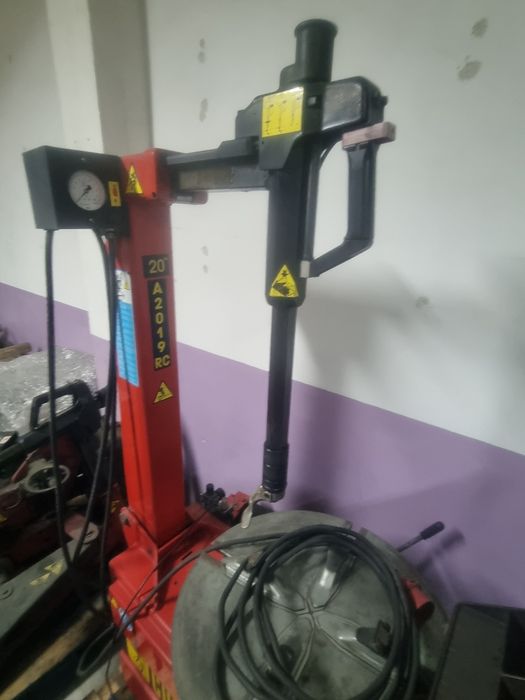Máquina de montar pneus