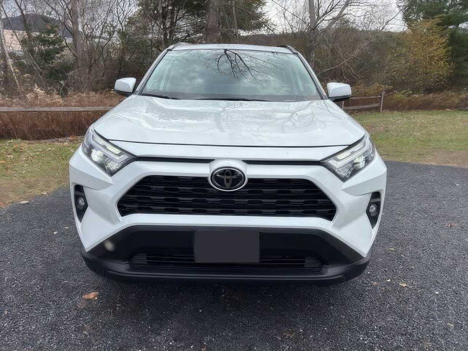 Toyota RAV4 XLE Premium      2023