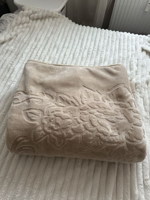 Duży, ciężki koc w świetnym stanie