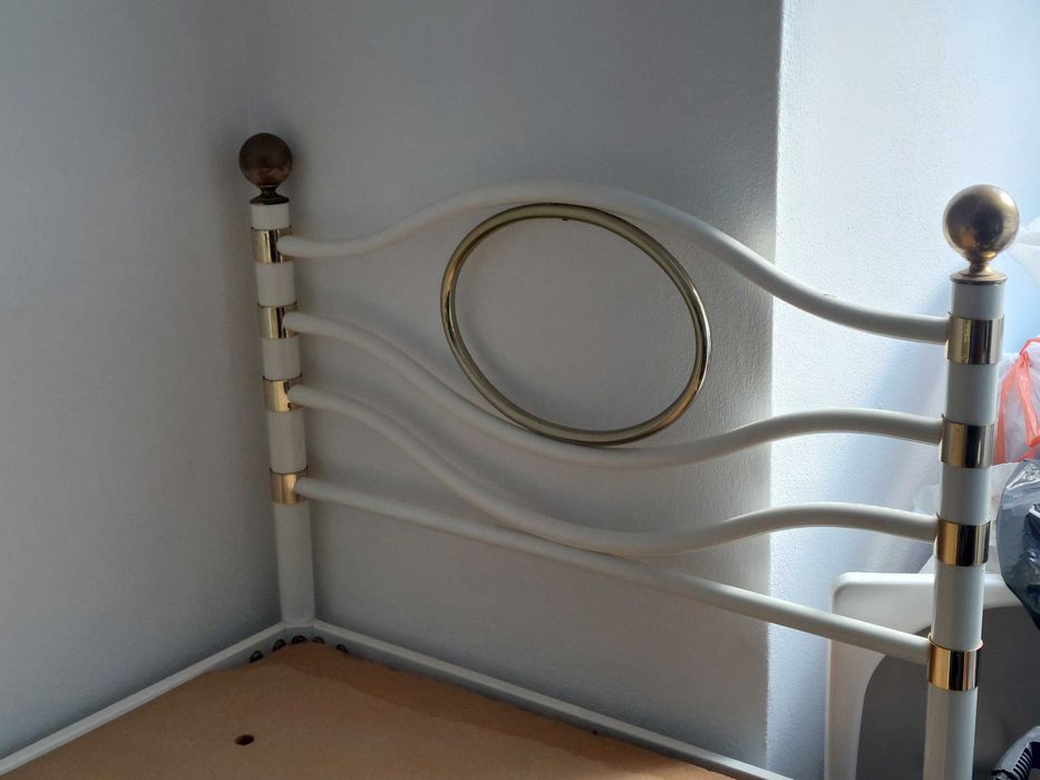 Cama de ferro branca