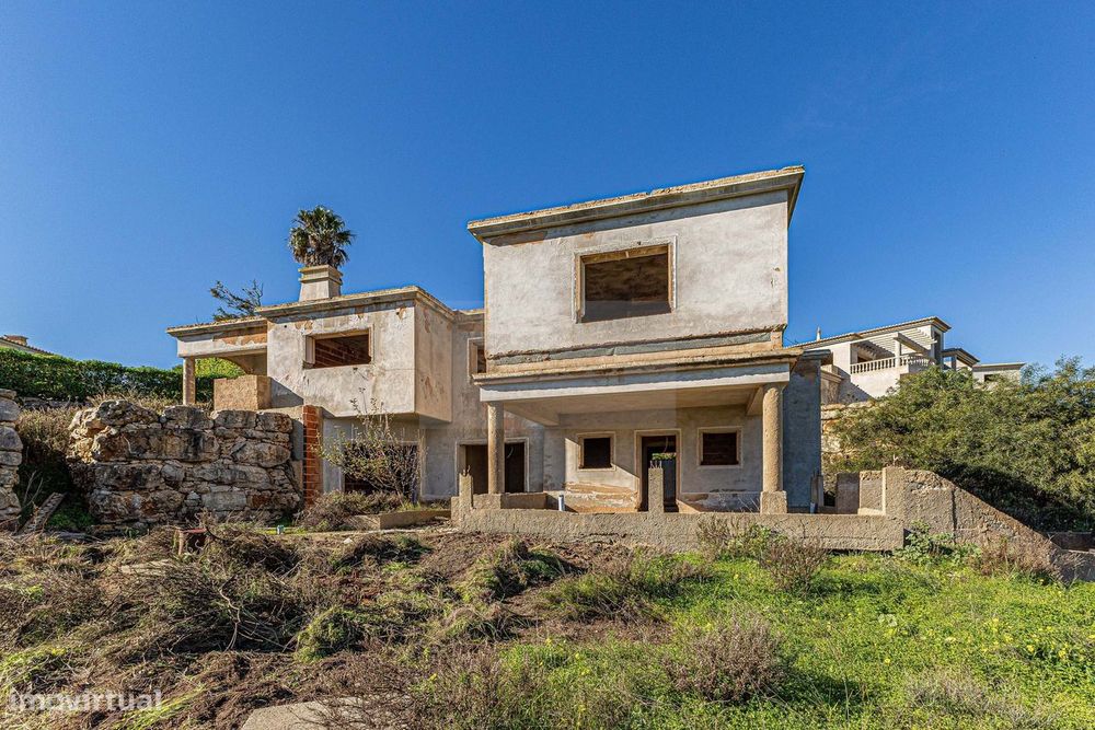 Moradia T3 para Renovar com Piscina | Parque da Floresta, Vila do Bisp