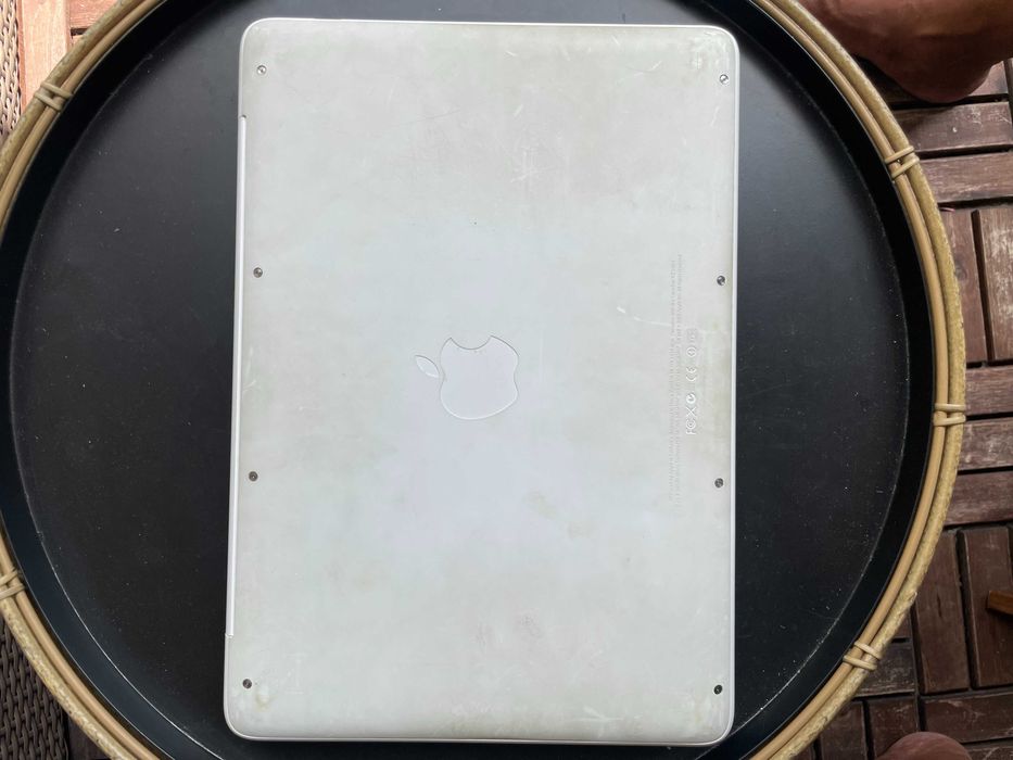 MACBOOK CLÁSSICO BRANCO BRILHANTE (2009) - Colecção
