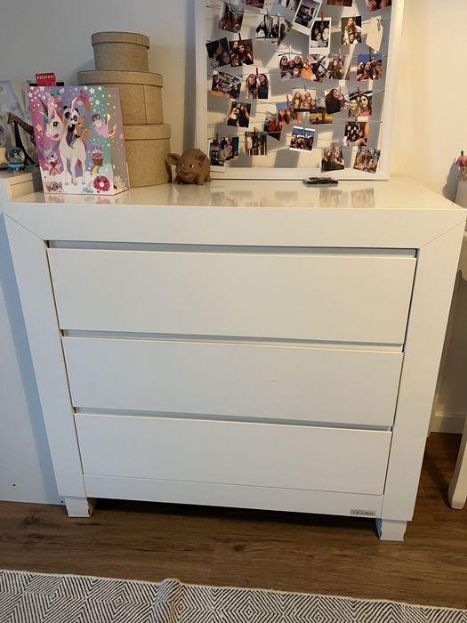 Comoda bebe marca trama