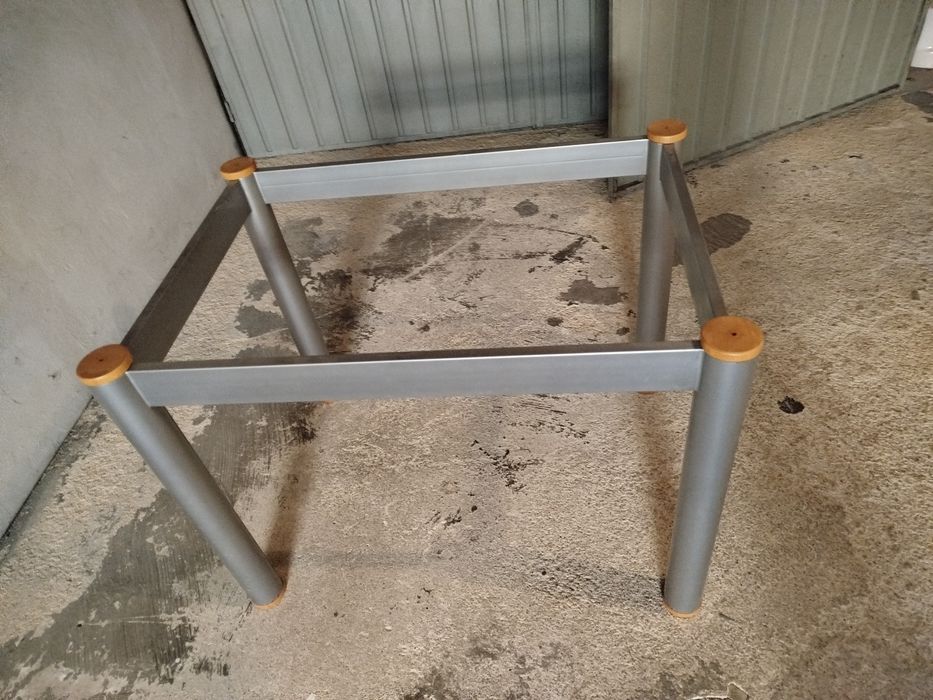 Mesa com tampo de vidro