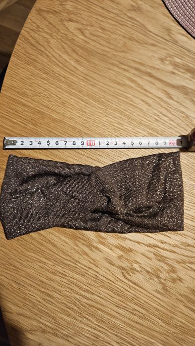 Brazowa opaska z twistem węzełkiem z błyszczącą nitką lurex