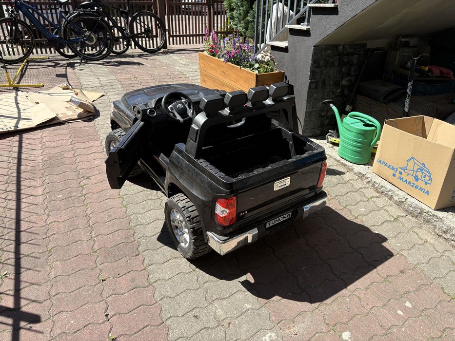 Toyota Tundra XXL dla 2 dzieci sterowana