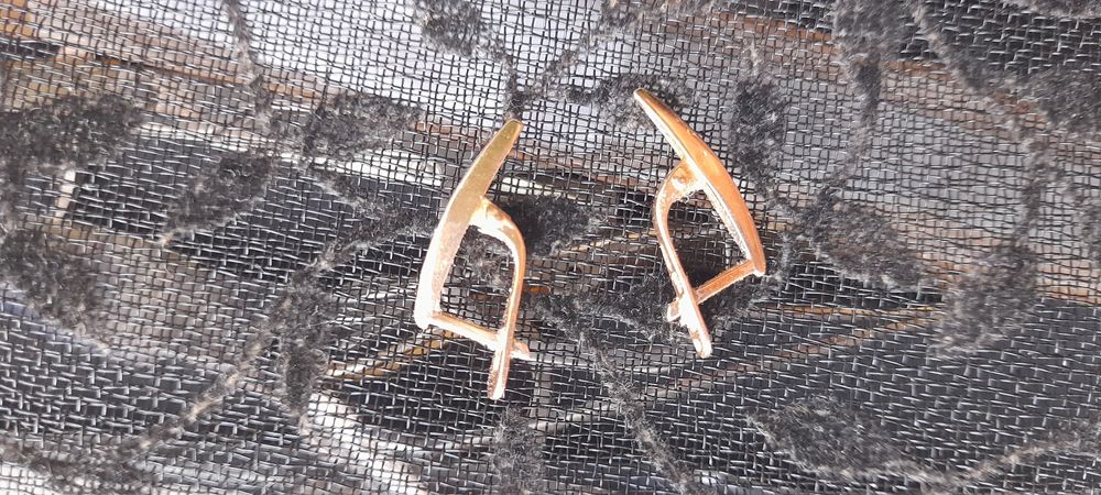 Золотые серьги 1.96г,