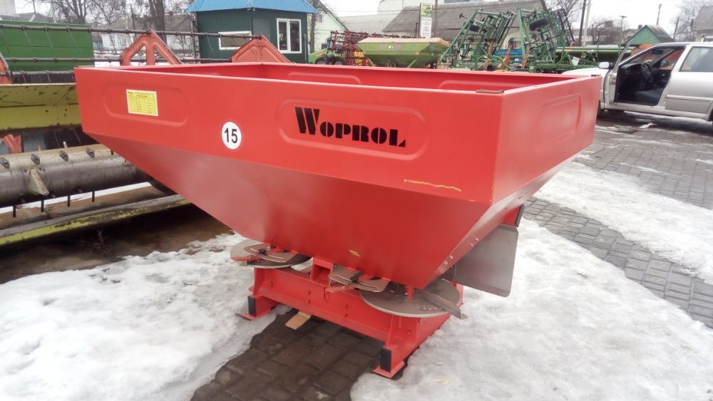 Розкидач мінеральних добрив 1000 кг Woprol (Польща)