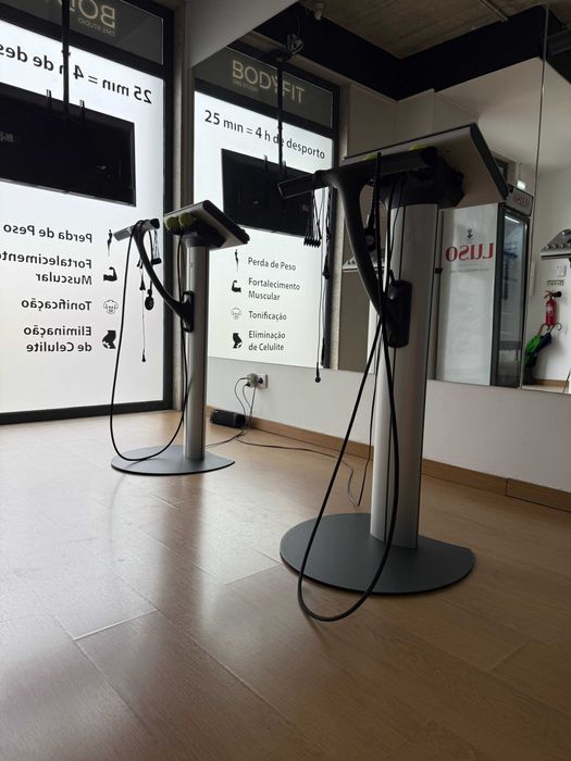 2× Miha Bodytec II — Máquinas EMS profissionais — Lote estúdio