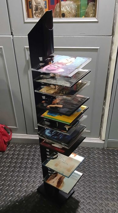 Coluna Arquivo de Cassetes de CD´s  música