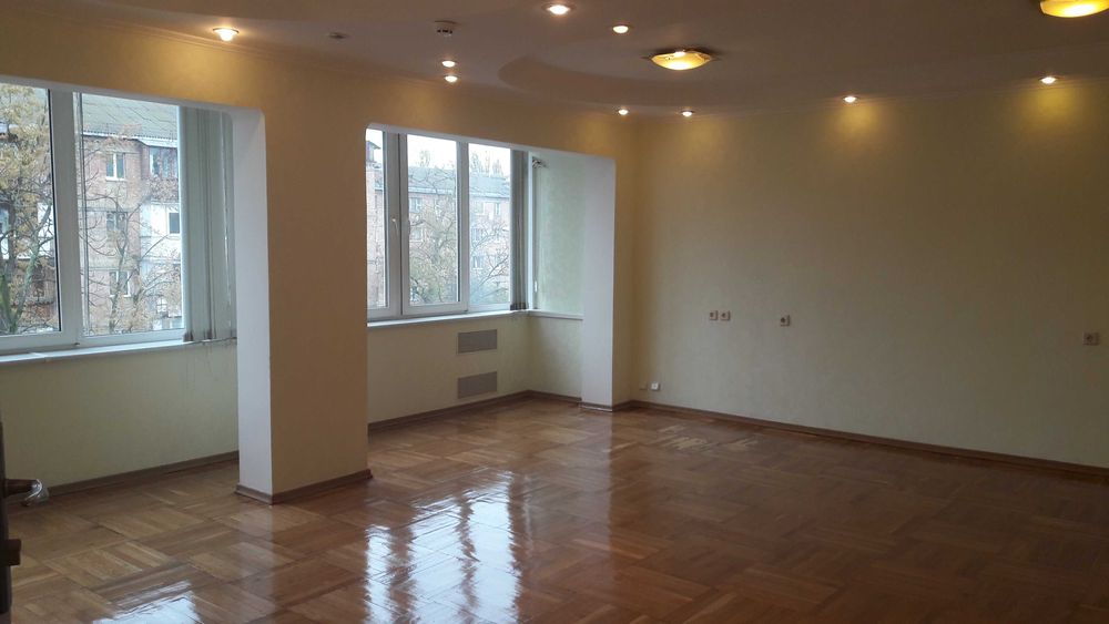 Здам офіс 50 м2, вул. Тампере 11А, Дарницька площа. Власник.