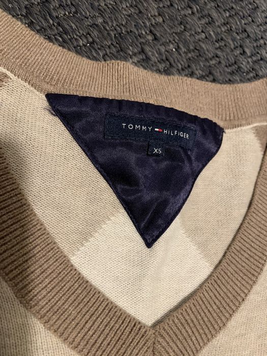 Komplet sweter romby i spodnica mini jeans Tommy Hilfiger