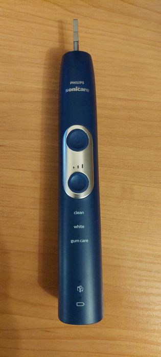 Philips 6100 електрична зубна щітка (HX686e) нова.