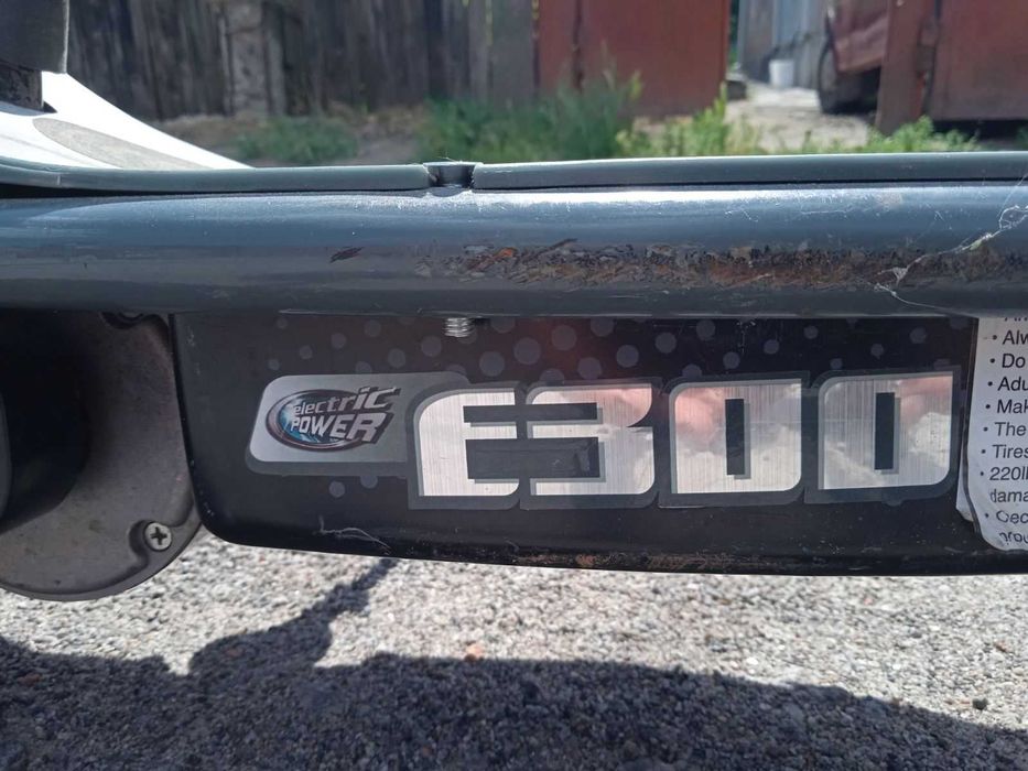 Електросамокат Razor E300