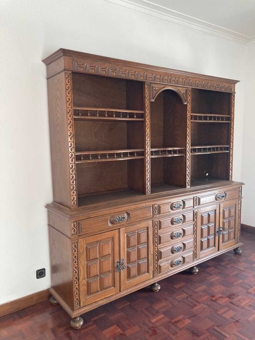 Móvel de Sala / Louceiro em Madeira Maciça com Muita Arrumação