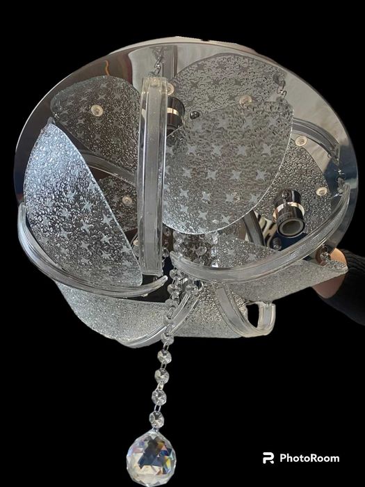 Продам нову люстру