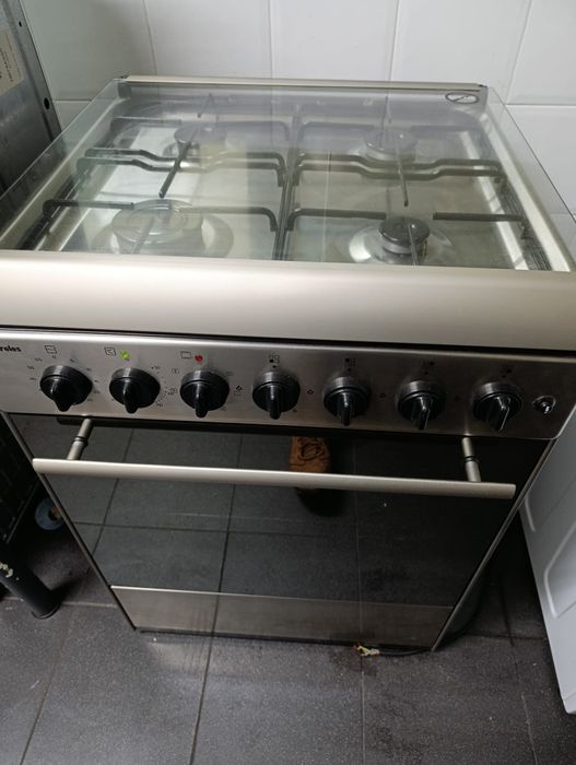 Fogão  a gás  Meireles com forno eléctrico