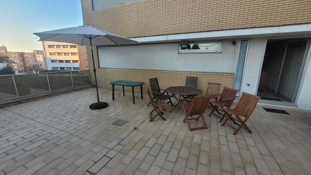Conjunto de exterior (Cadeiras, Mesas e Guarda Sol)