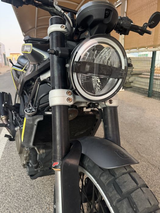 Husqvarna Svartpilen 401