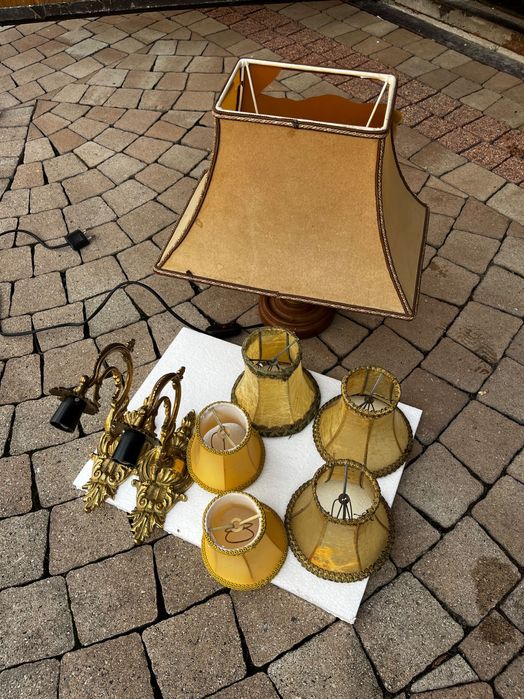 Lampy ścienne z abażurami