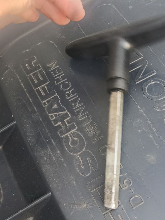 Uchwyt do bramy garażowej