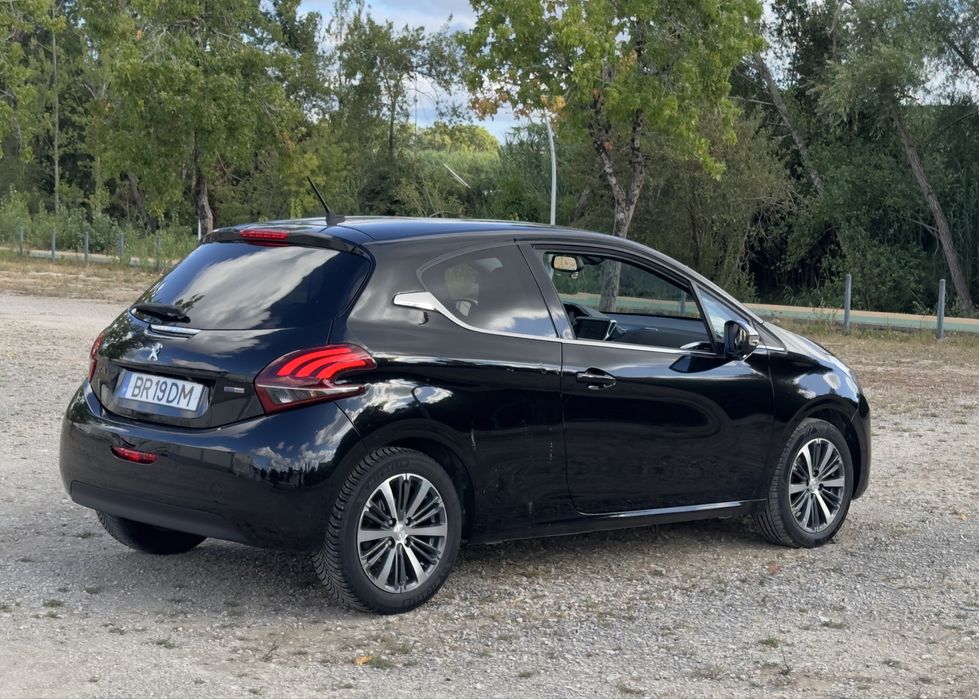 Peugeot 208 1.2 PureTech Allure Coupé 110 cv, ano 2016, com 135.000 km
