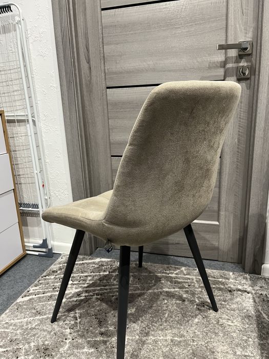 Крісло-стілець 1 шт бежевий колір Гарний Стан Розмір 45х56х88