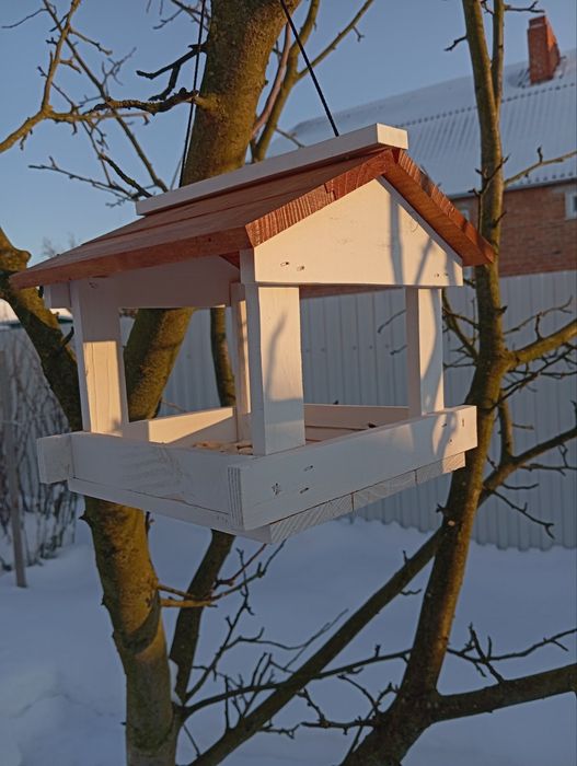 Годівничка для птахів.