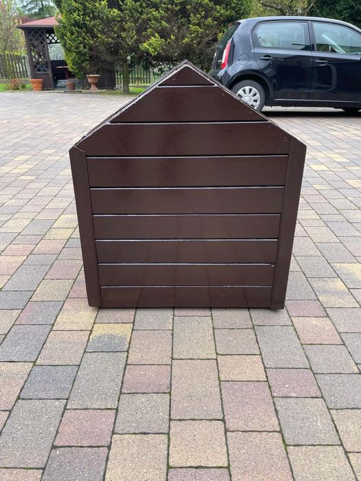 Drewniana buda z przedsionkiem, ocieplona