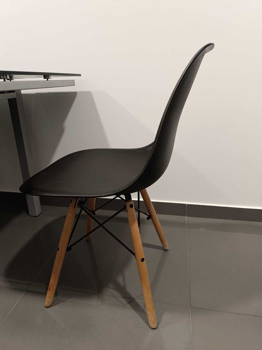 Conjunto de mesa e cadeiras