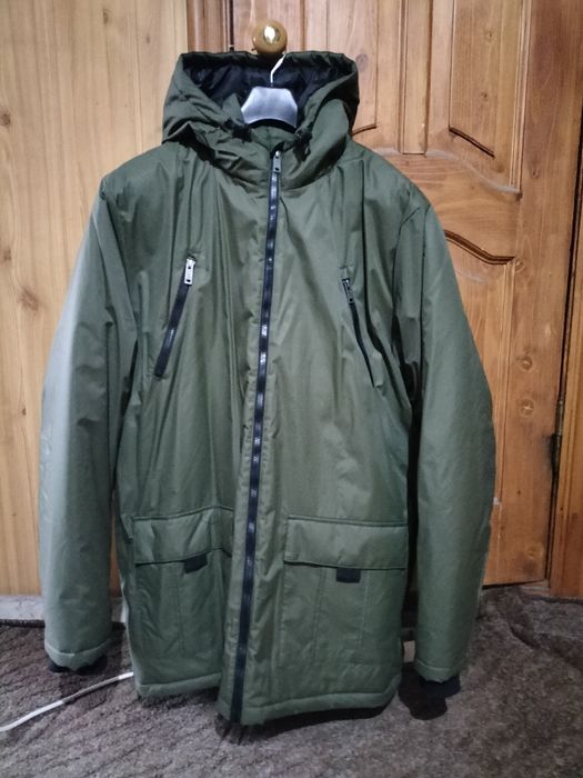 Продам нову чоловічу зимову куртку 56розміру колір зелений