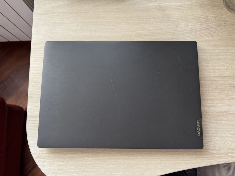 Lenovo v15 ada 15.6