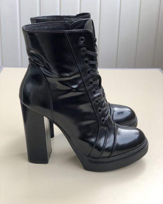 Ботинки кожаные 38