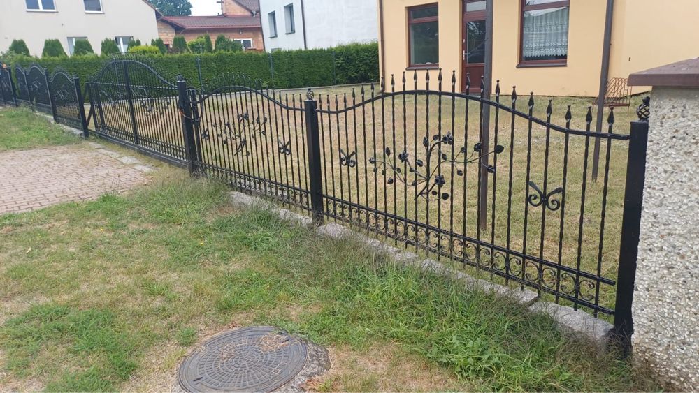 płot ogrodowy z bramą przesuwaną  w bardzo dobrym stanie