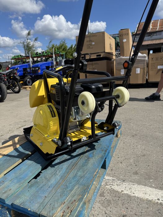 Віброплита двигун Loncin, 80кг. Модель Universal U-084