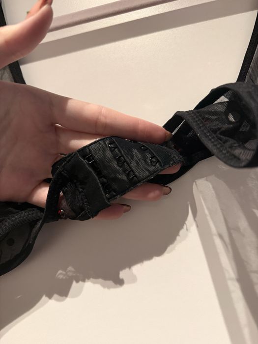 Siateczkowy biustonosz z kryształkami