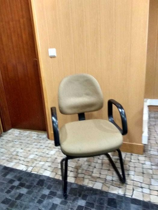 4 pecas Mobiliario de escritorio HANDY +2 cadeiras em excelente estado