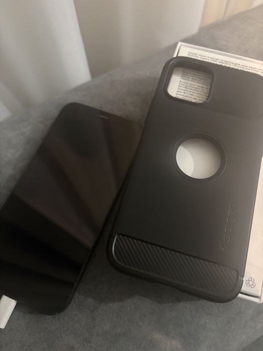 Iphon 12 czarny 64G  wraz z etui