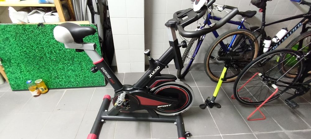 Vendo bicicleta 

O ecrã também está funcional.