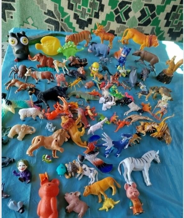 Продам Фигурки разные много