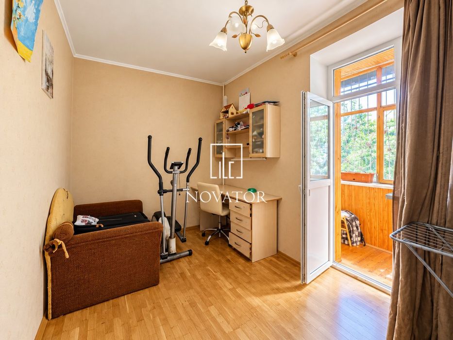 Продам 2-Кімнатну квартиру з доглянутим ремонтом,Київ,10хв до м.Берестейська,централізоване опалення,поруч парк Нивки,в будинку є Укриття, Без Комісії