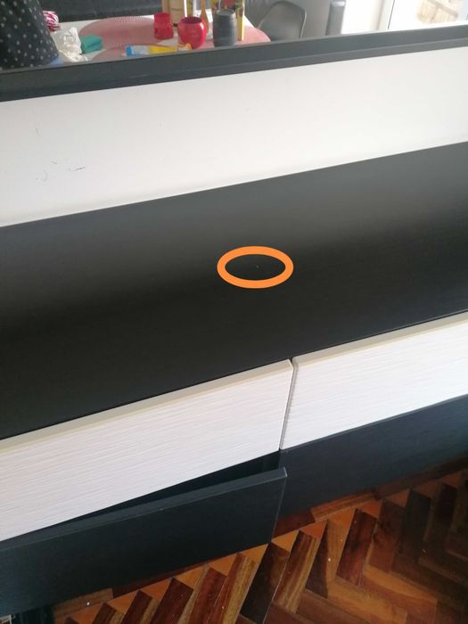 Aparador com 2 gavetas e 2 portas, branco e preto