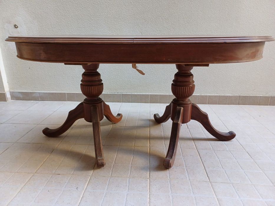 Mesa de jantar / sala oval extensível