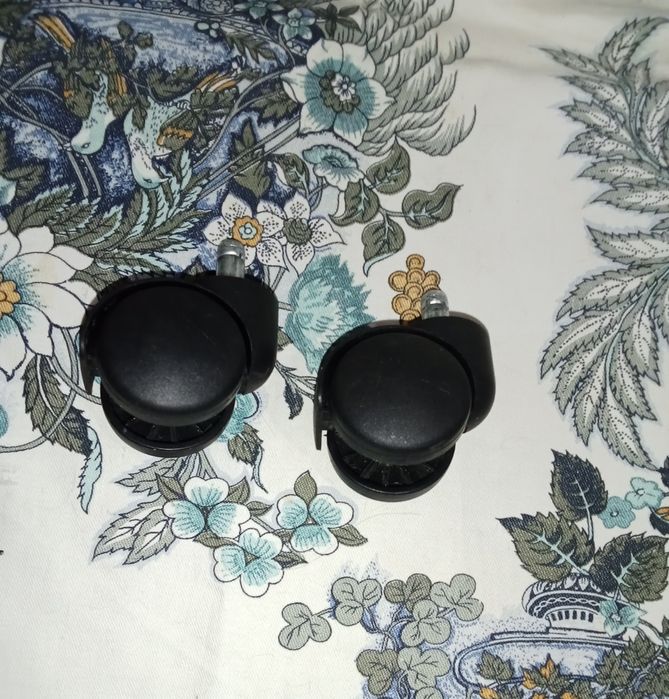 Колёсики для офисного кресла.